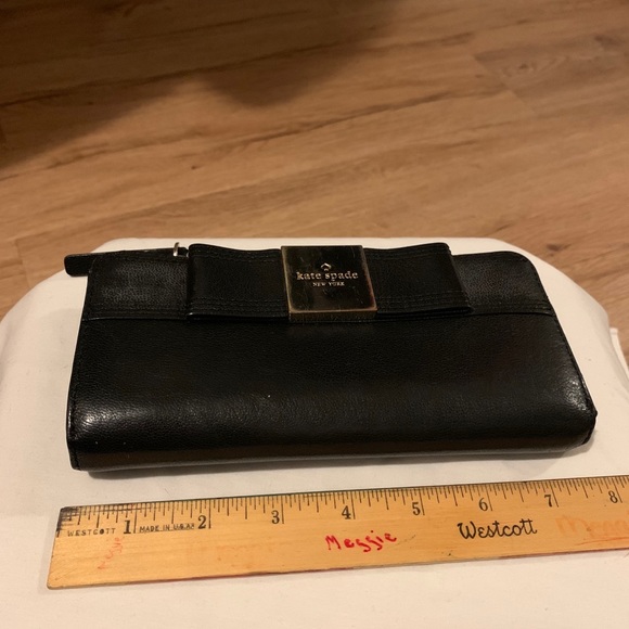 Kate Spade Black Leather Zip Wallet. - Picture 8 of 13
